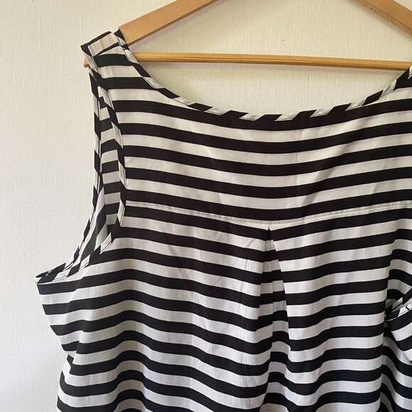 Eloquii Sleeveless Top Women's Plus Size 24 W Black Striped Lightweight NWT - Picture 10 of 10